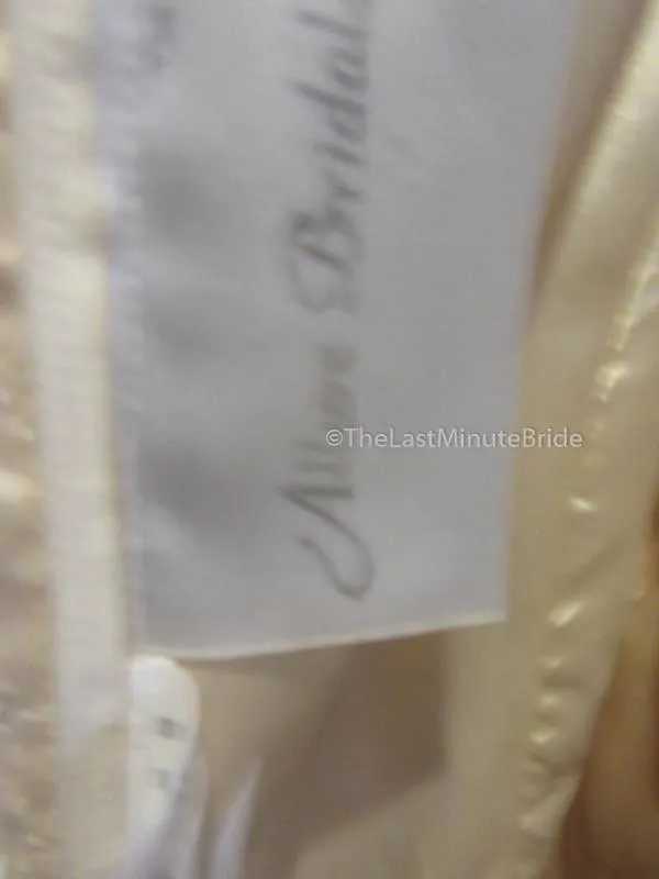Allure Bridals M551