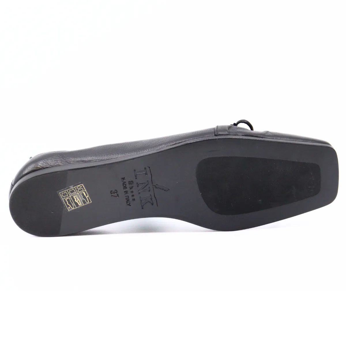 Bow Stitch Black Flat