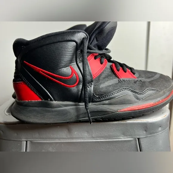 Boys Nike Kyrie Basketball Shoes