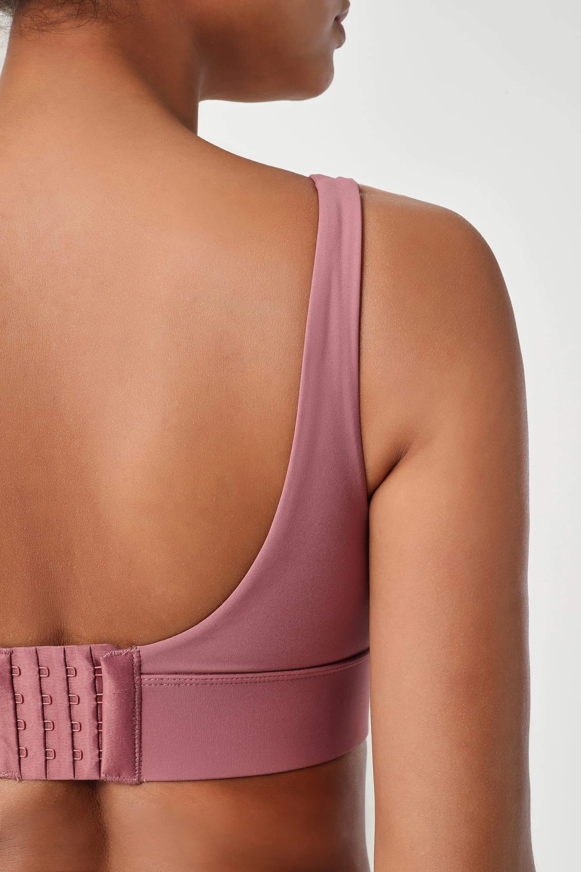 Buttery Soft Dash Everyday Sports Bra With Moulded Cups & Clasp