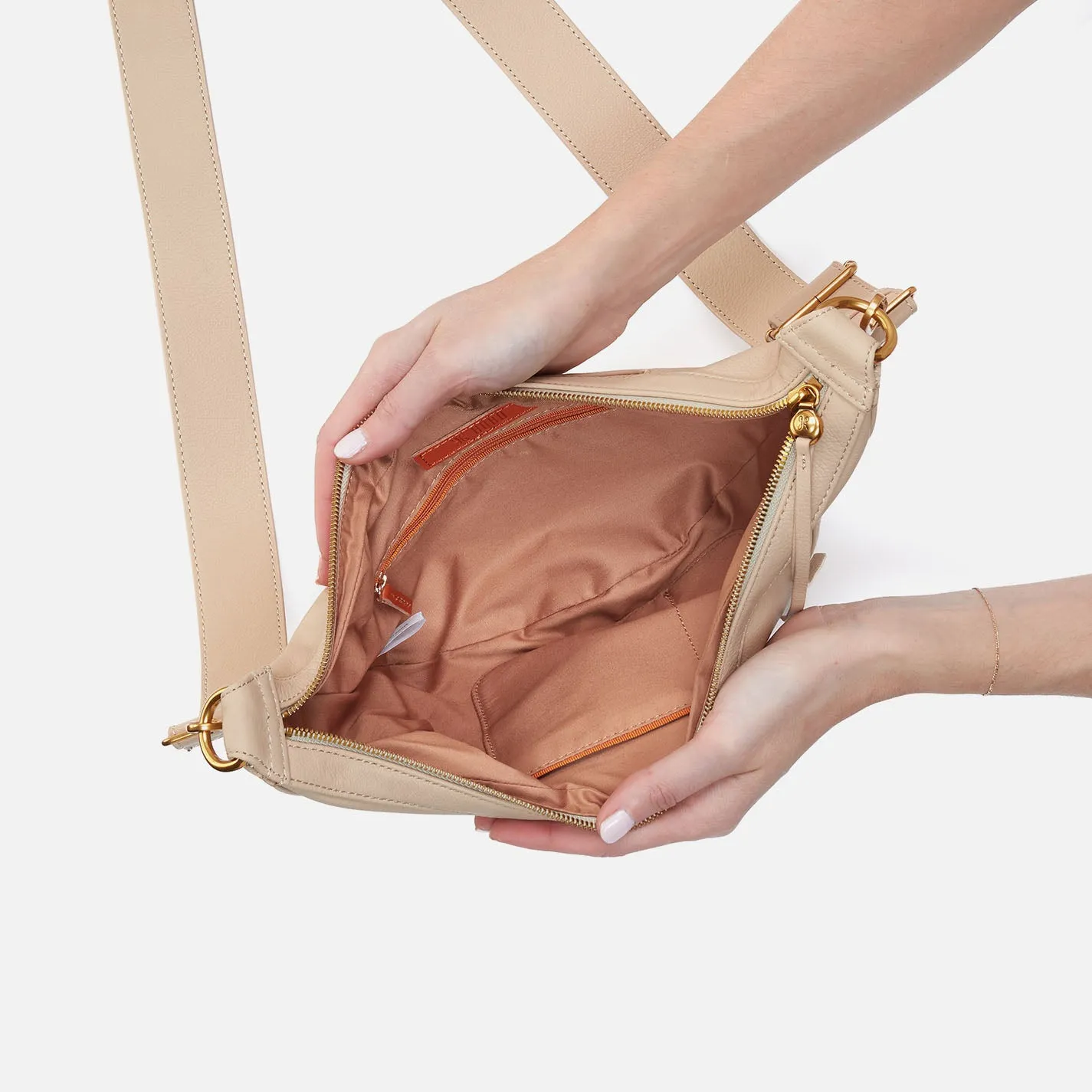 Carmen Sling In Pebbled Leather - Linen