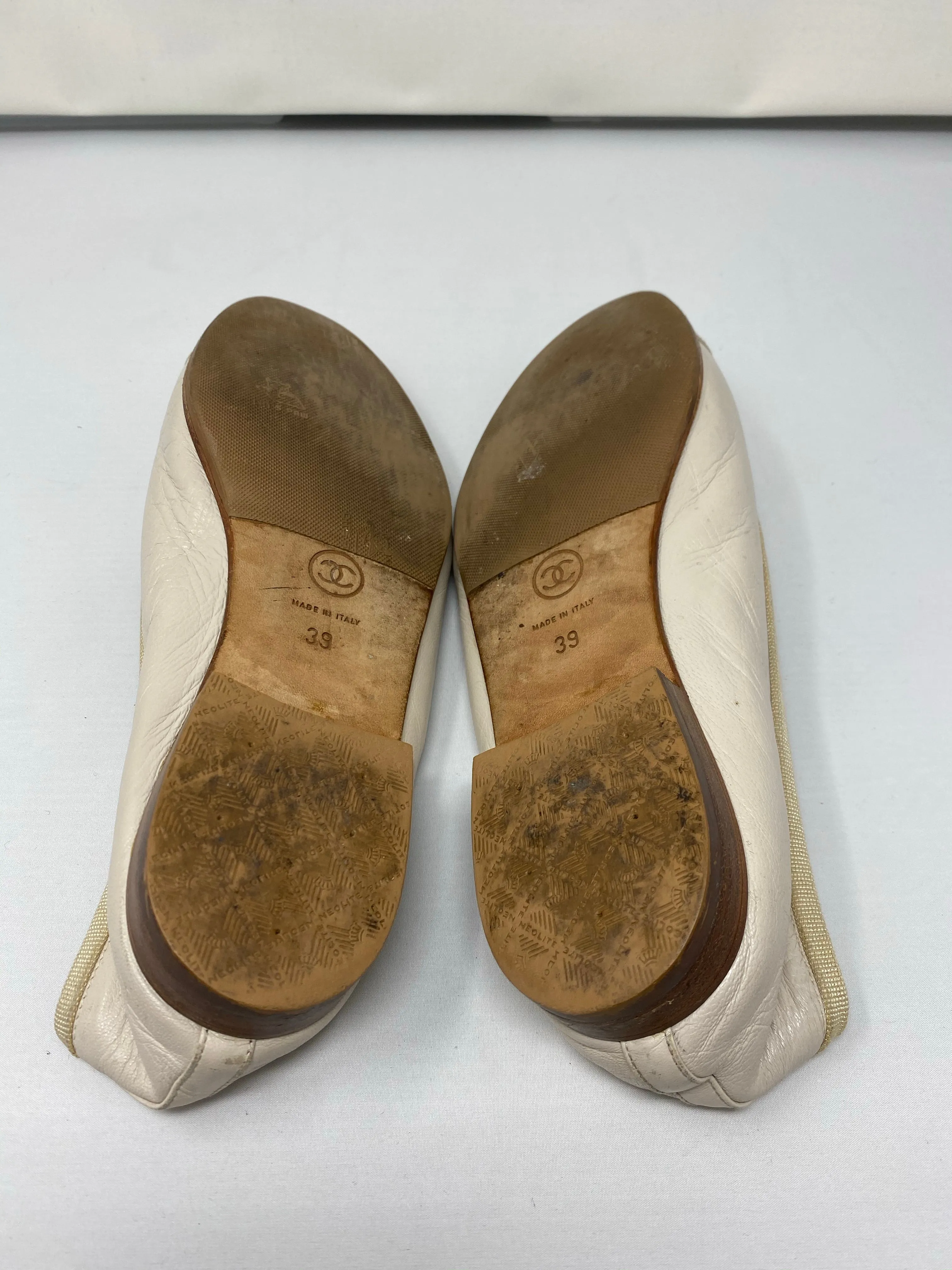Chanel Cream Interlocking CC Ballet flat with metallic toe and Bow