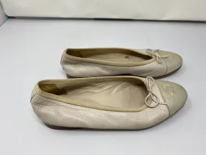 Chanel Cream Interlocking CC Ballet flat with metallic toe and Bow