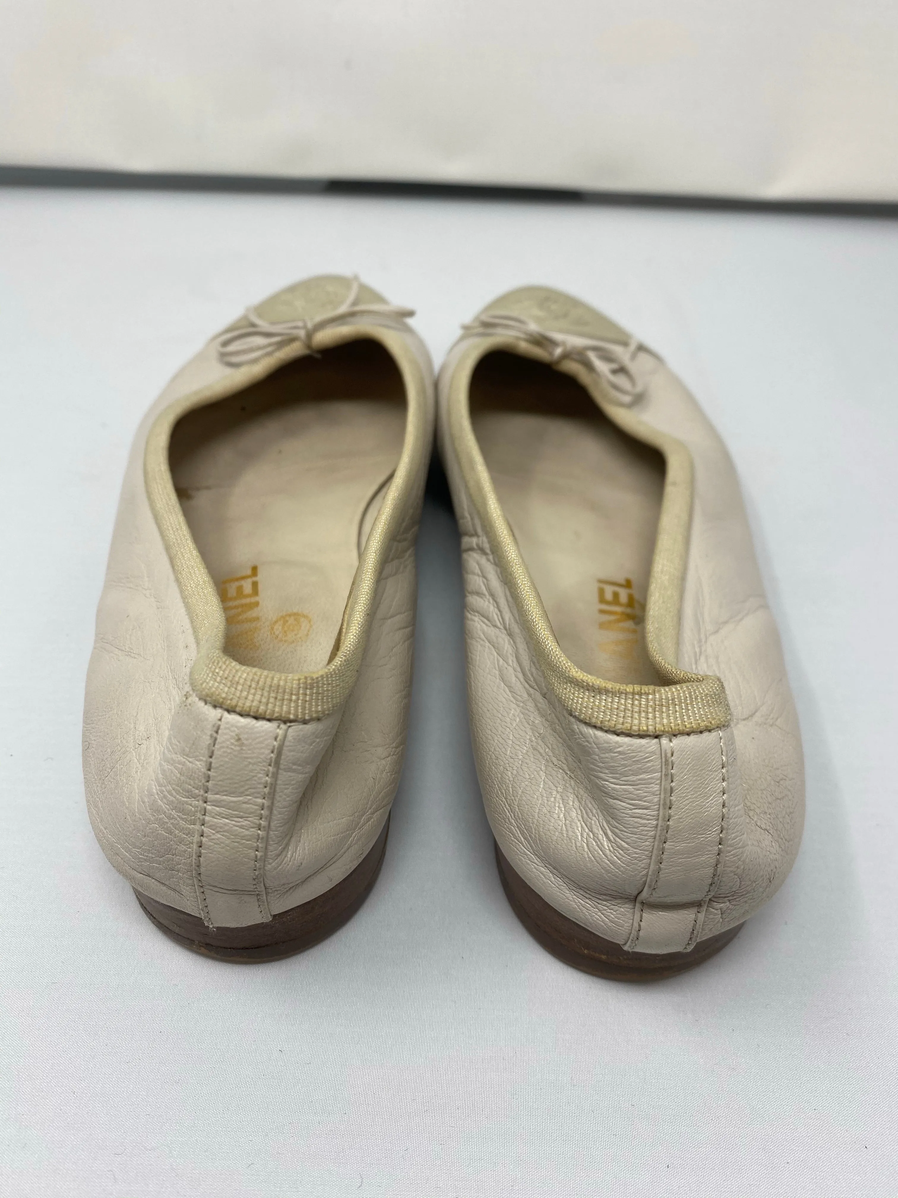Chanel Cream Interlocking CC Ballet flat with metallic toe and Bow