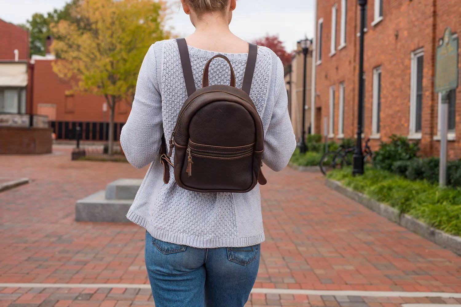 CLASSIC ZIPPERED SMALL LEATHER BACKPACK PURSE