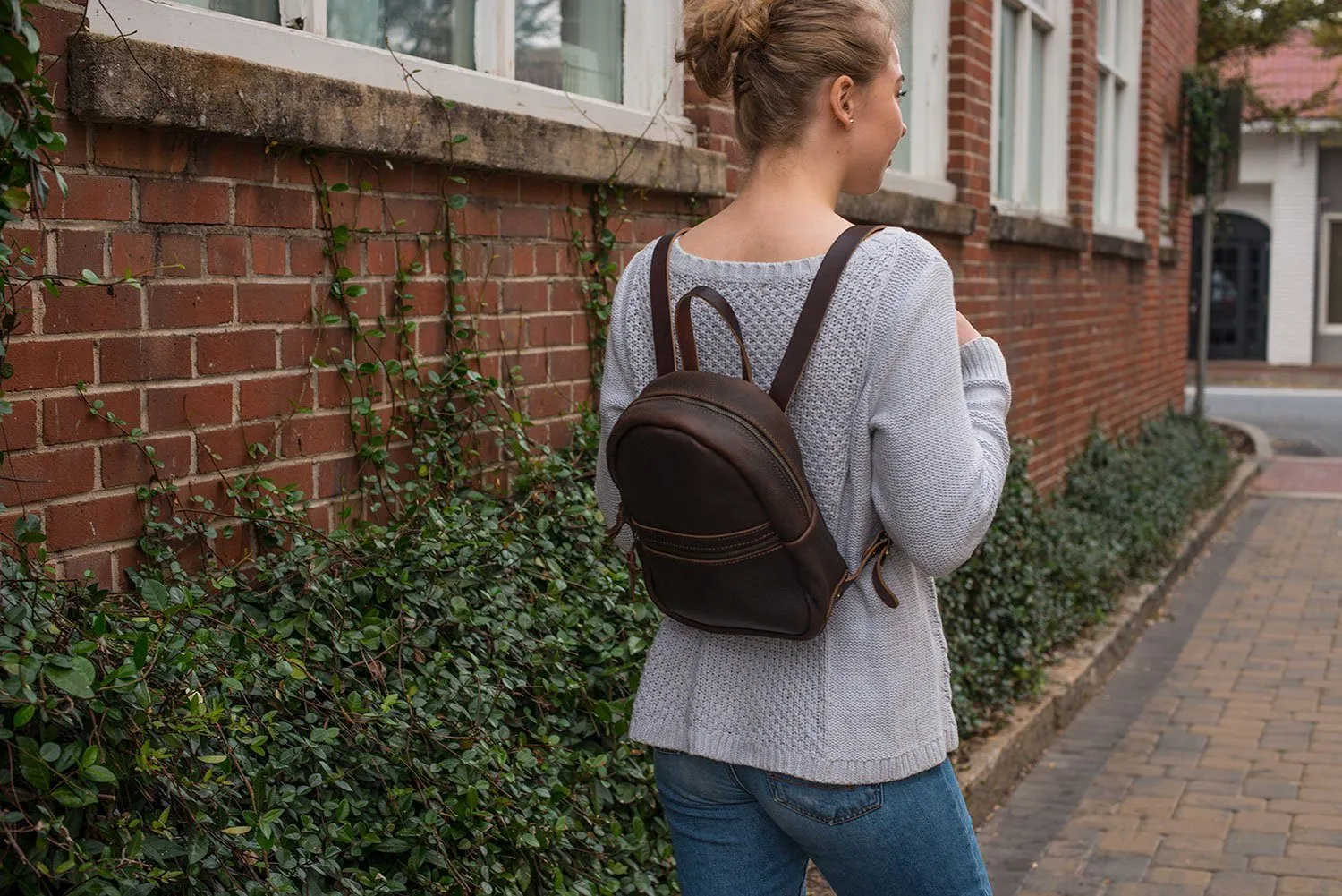 CLASSIC ZIPPERED SMALL LEATHER BACKPACK PURSE