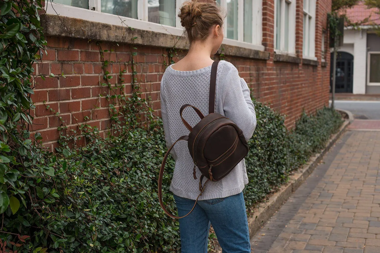 CLASSIC ZIPPERED SMALL LEATHER BACKPACK PURSE