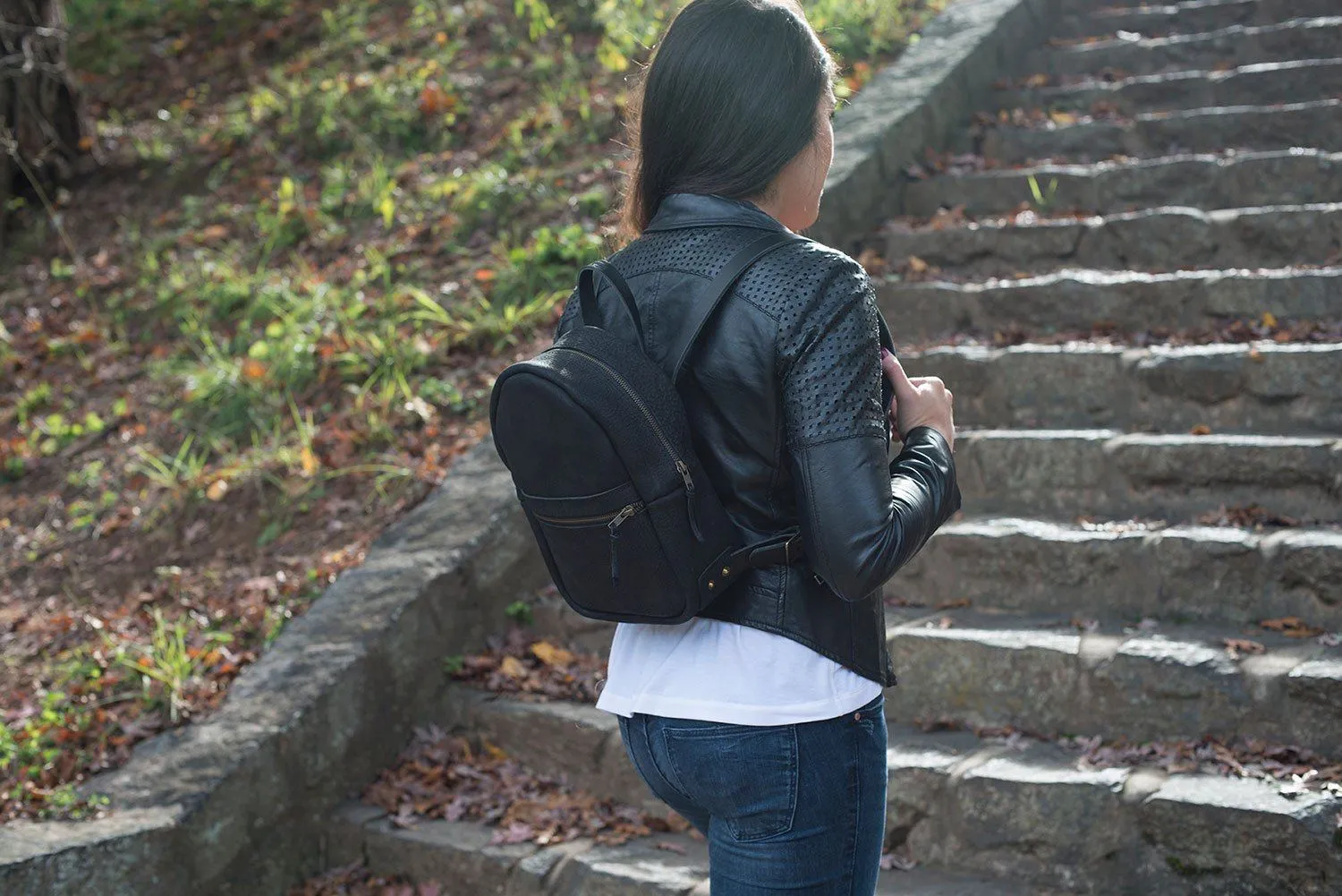 CLASSIC ZIPPERED SMALL LEATHER BACKPACK PURSE