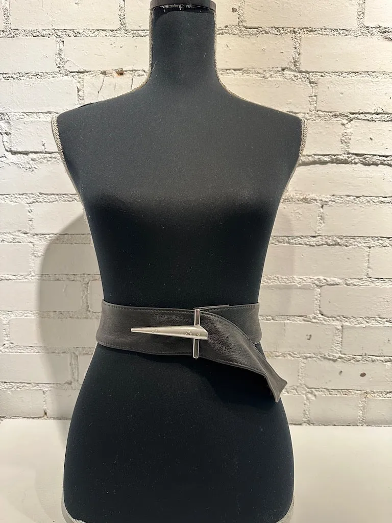 CUSTOM STRAIGHT TUBE WITH 14K GOLD DOTS BELT BUCKLE AND GARMENT DYED LEATHER BELT WITH STERLING SILVER  MB8B
