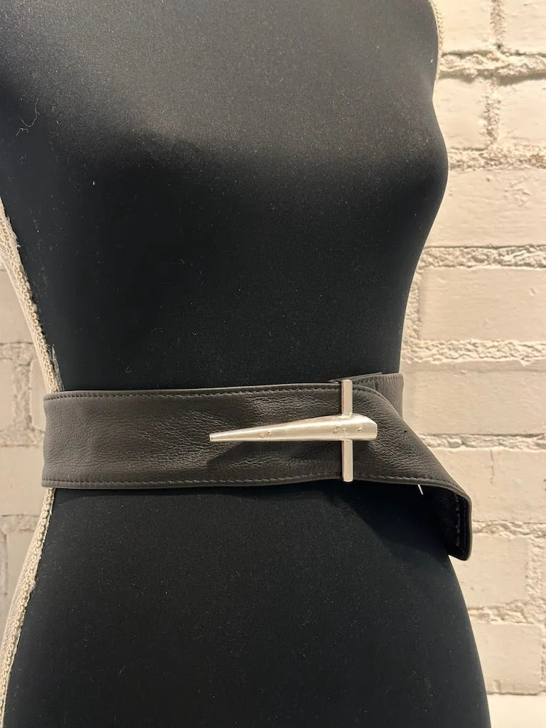 CUSTOM STRAIGHT TUBE WITH 14K GOLD DOTS BELT BUCKLE AND GARMENT DYED LEATHER BELT WITH STERLING SILVER  MB8B