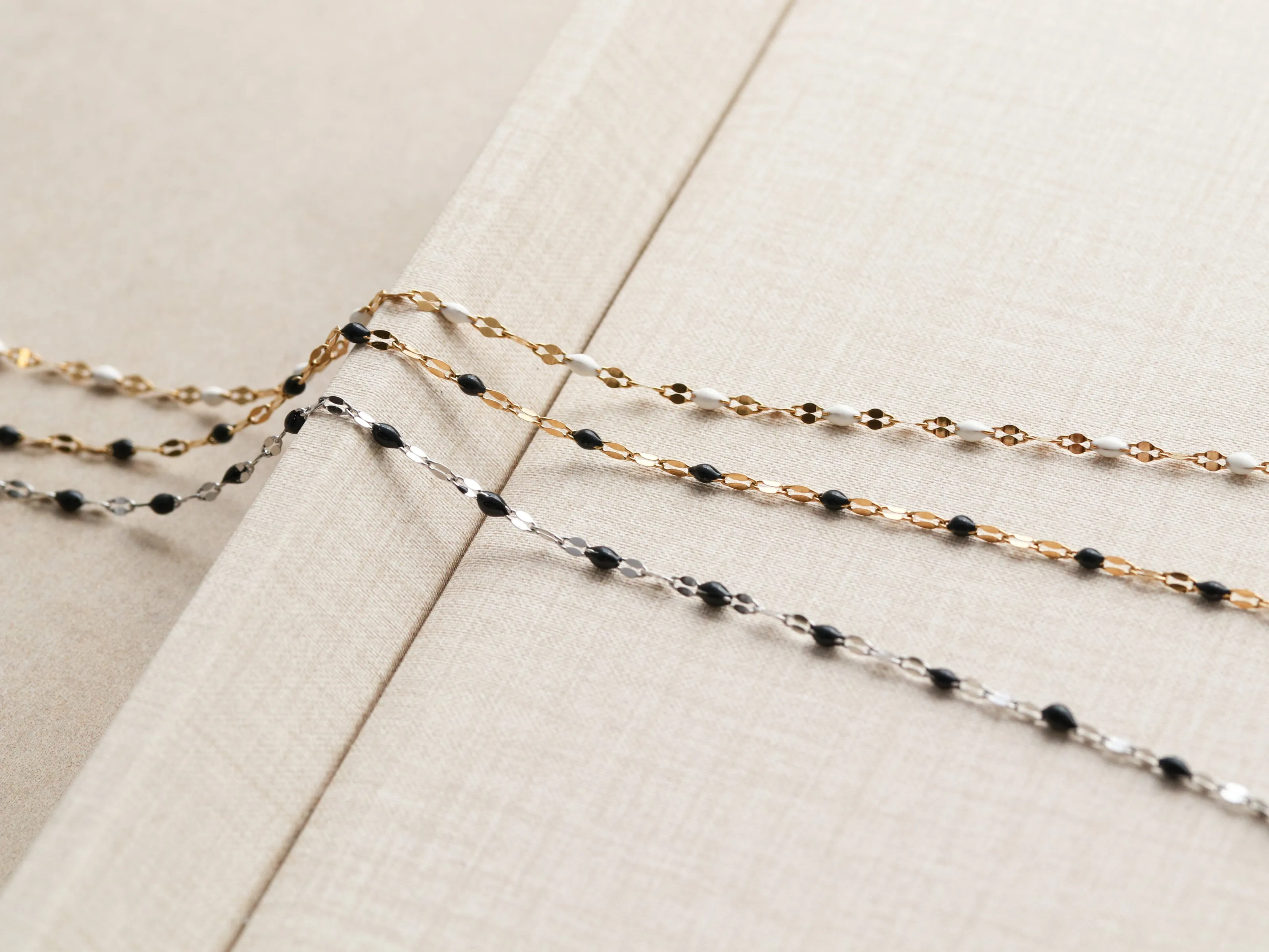 Enamel Lace Chain | Black, White
