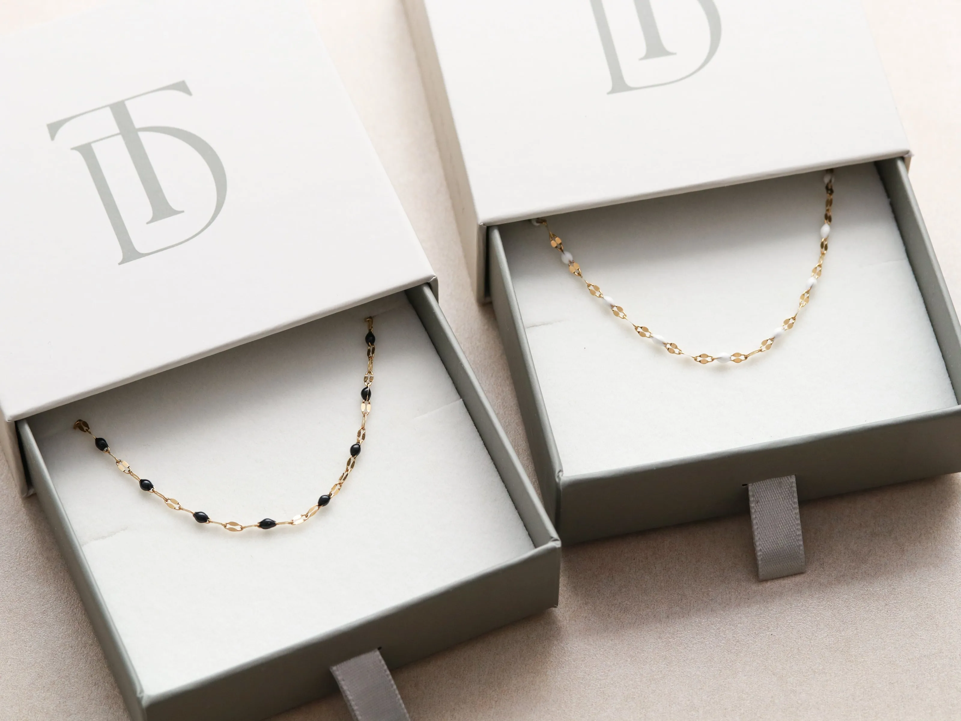 Enamel Lace Chain | Black, White