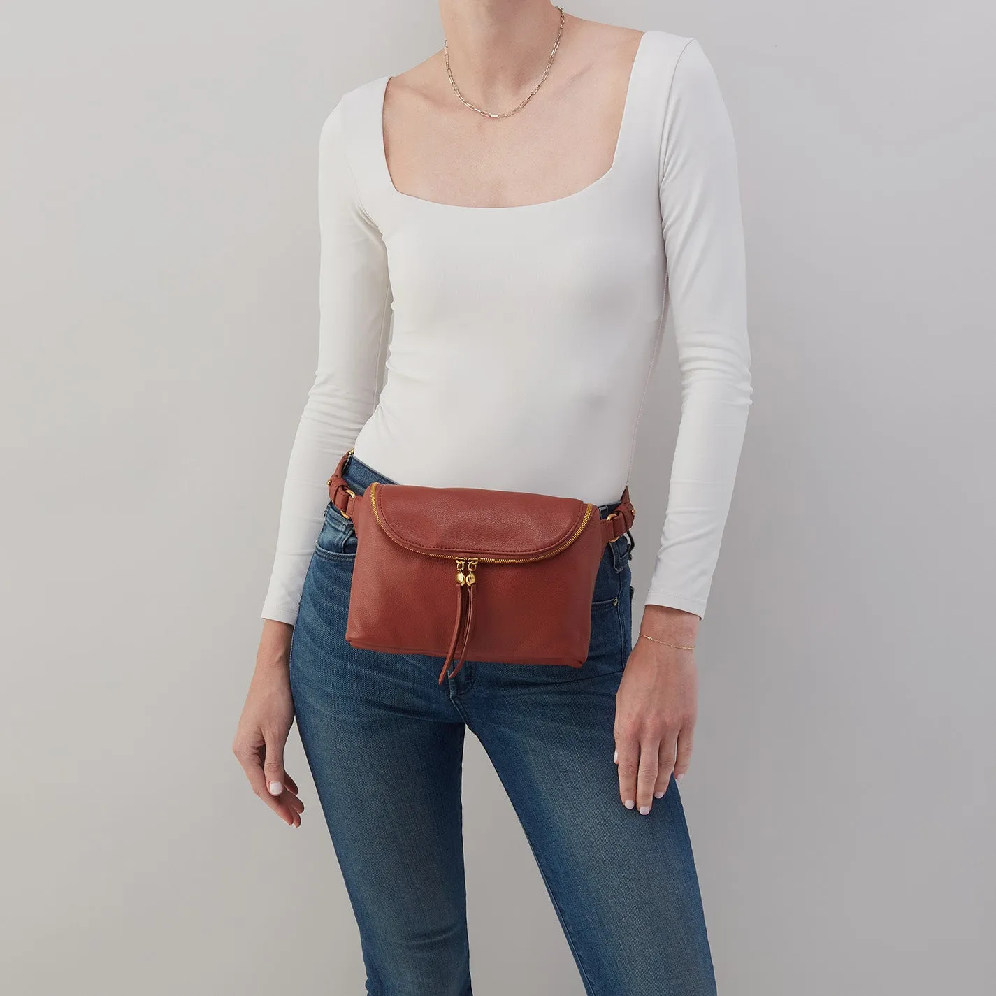 Fern Large Belt Bag In Pebbled Leather - Rust