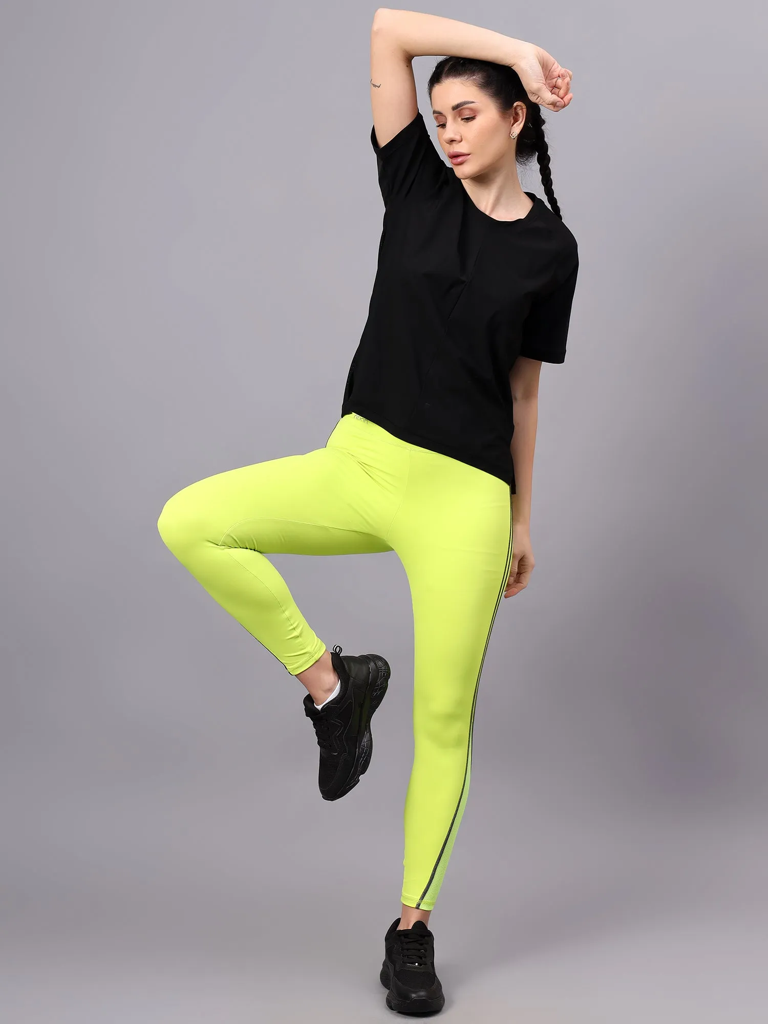 Fitkin women self stripes back mesh design short sleeves t-shirt
