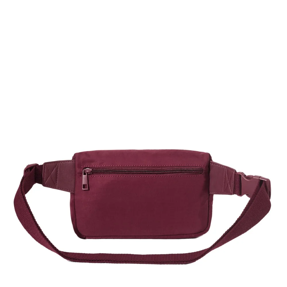 In Motion Belt Bag Berry