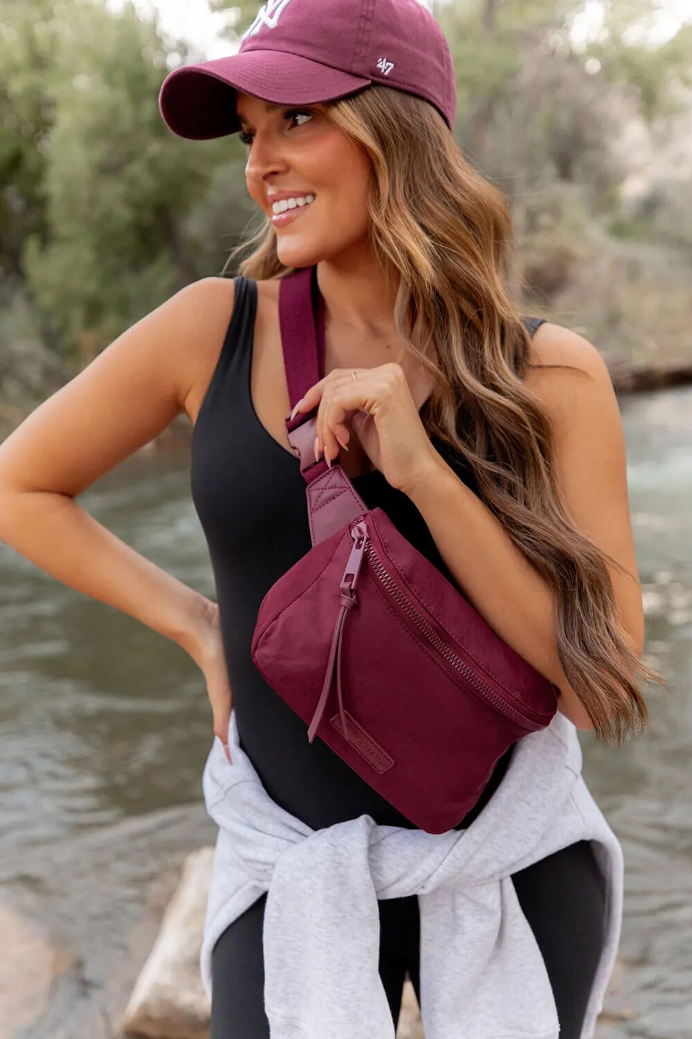 In Motion Belt Bag Berry