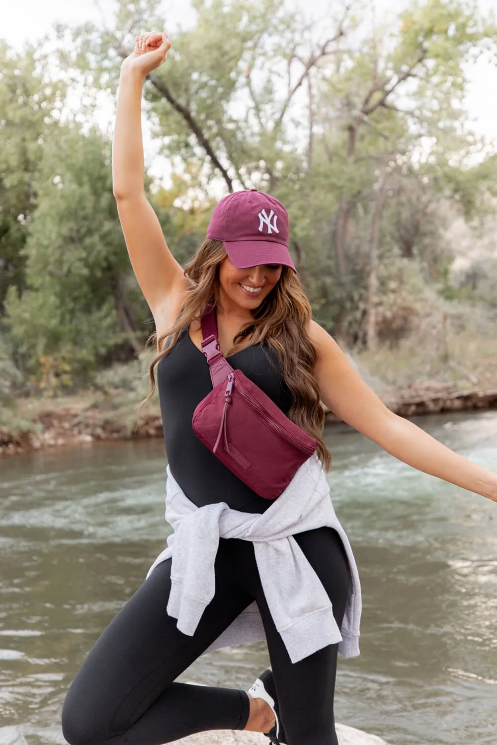In Motion Belt Bag Berry