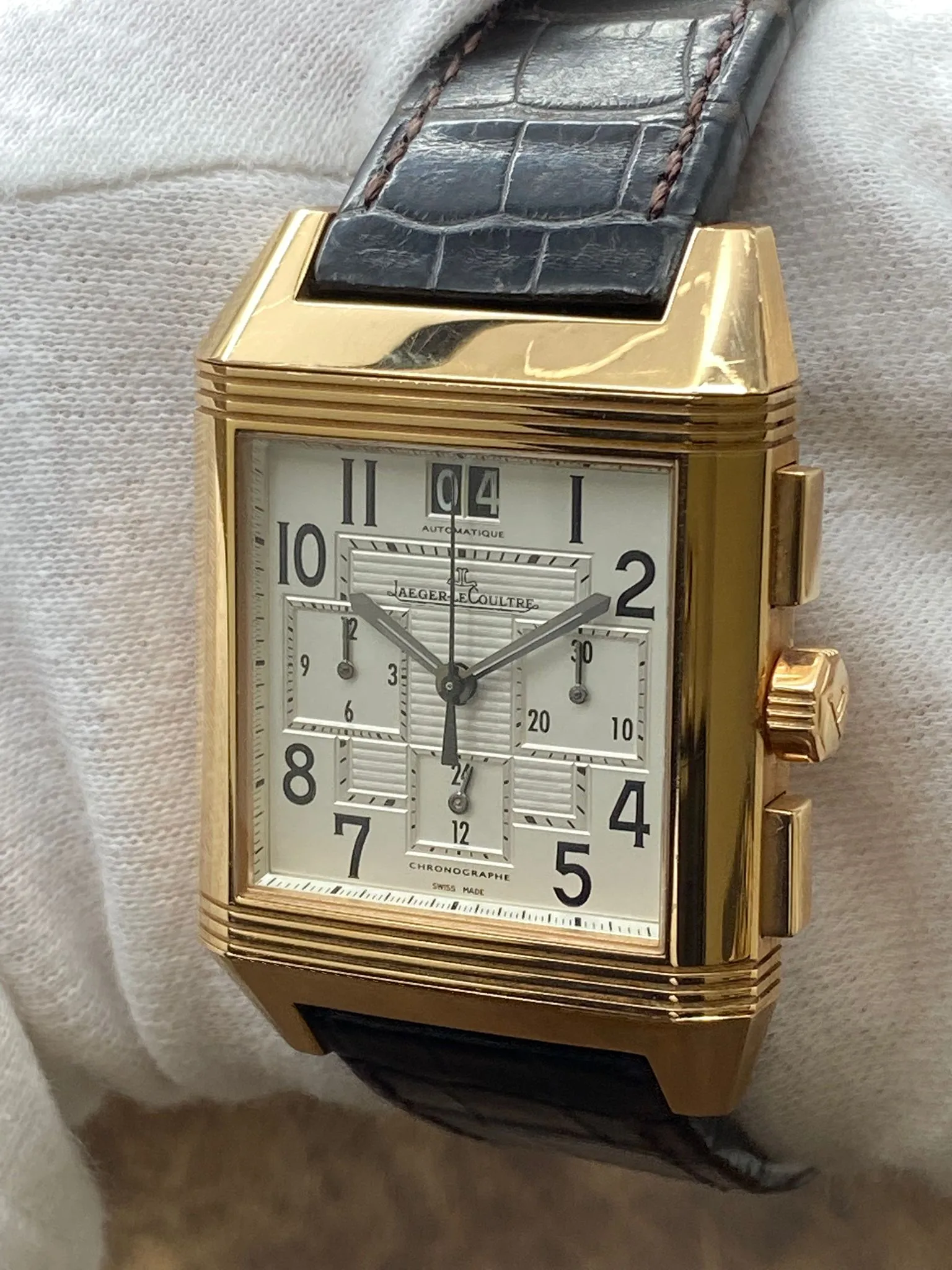 Jaeger-Lecoultre Reverso Squadra Chronograph GMT 18K Yellow Gold 230.2.45 White Dial Automatic Men's Watch