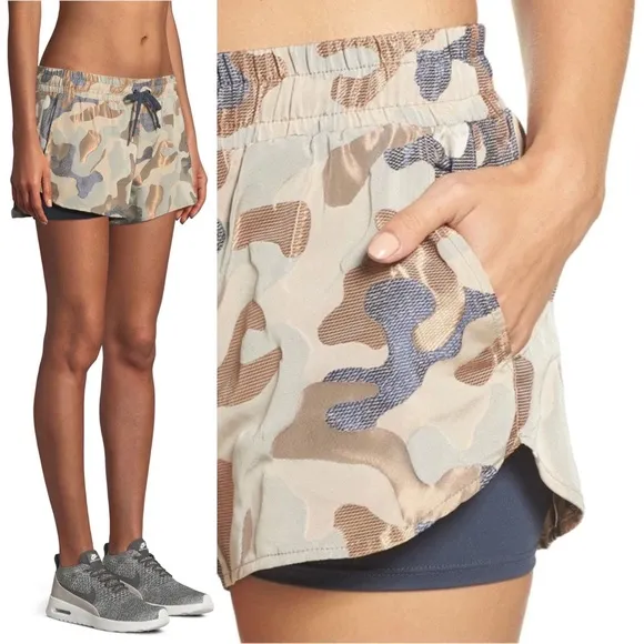 Koral Activewear women’s Sand damask running athletic gym shorts size S small