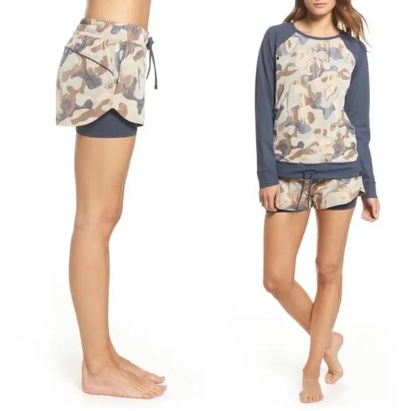 Koral Activewear women’s Sand damask running athletic gym shorts size S small