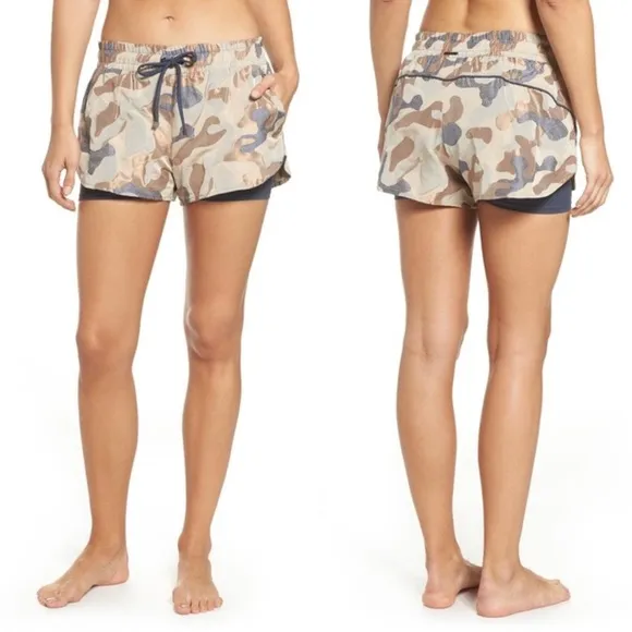 Koral Activewear women’s Sand damask running athletic gym shorts size S small