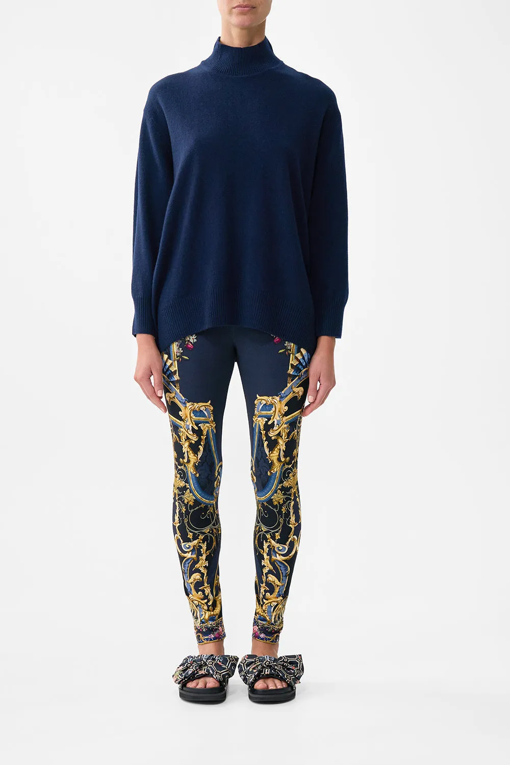 LEGGINGS ORNATE ON A PLATE