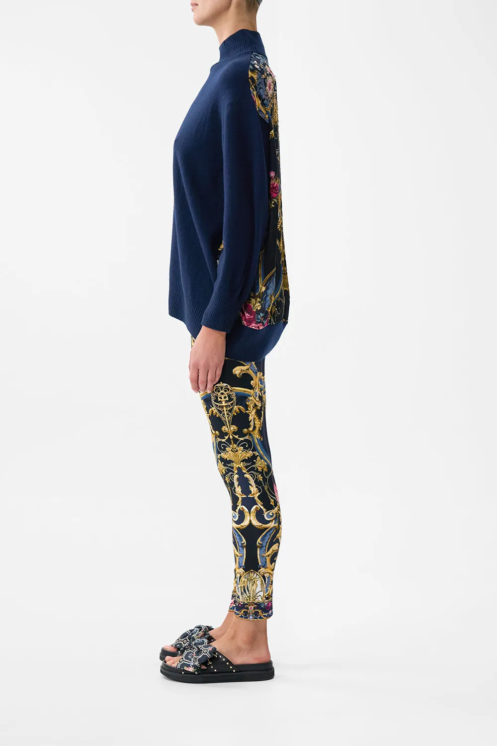 LEGGINGS ORNATE ON A PLATE