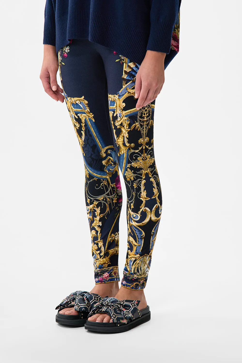 LEGGINGS ORNATE ON A PLATE
