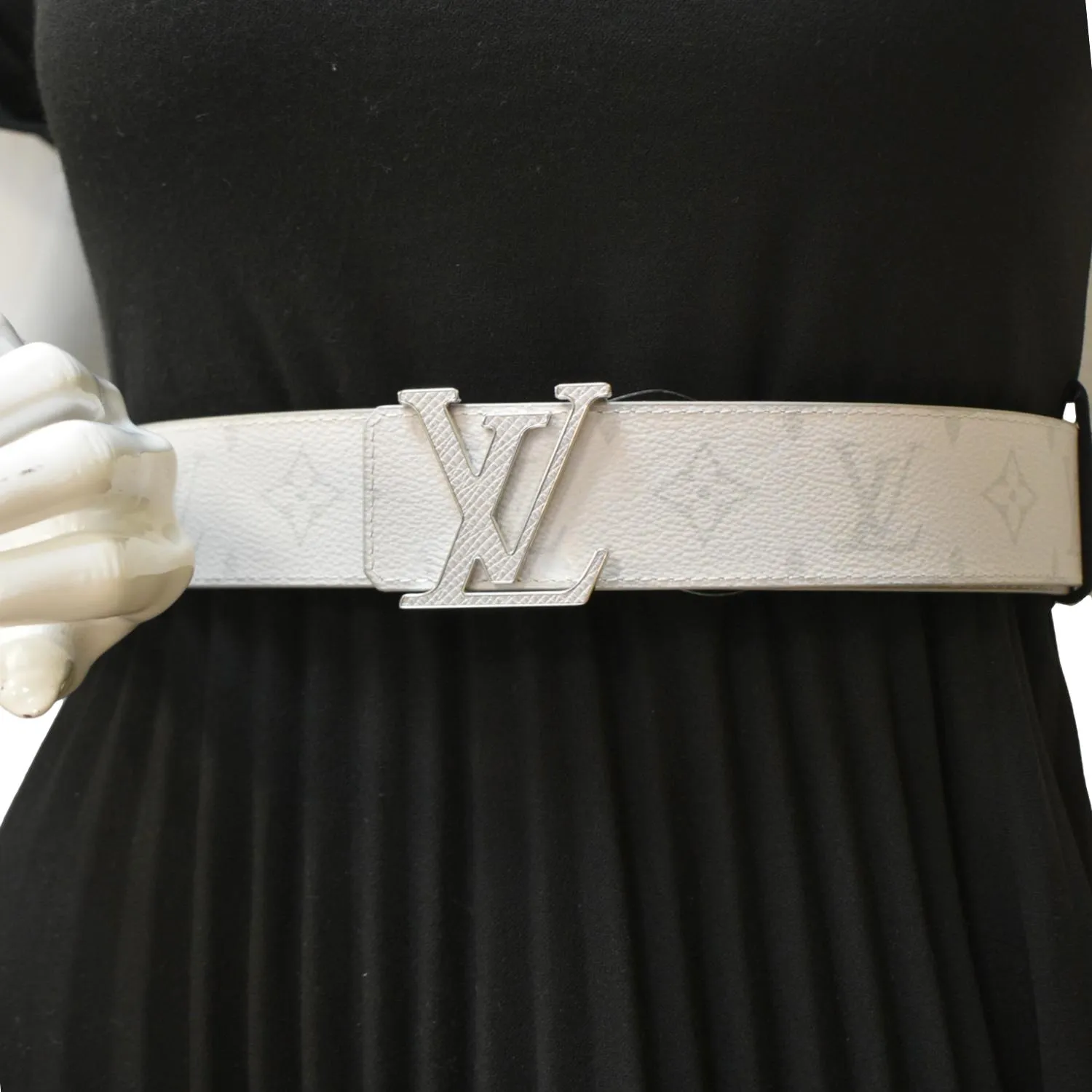 LOUIS VUITTON  LV Initiales Taiga Monogram Canvas Mens Belt White Size 95/38