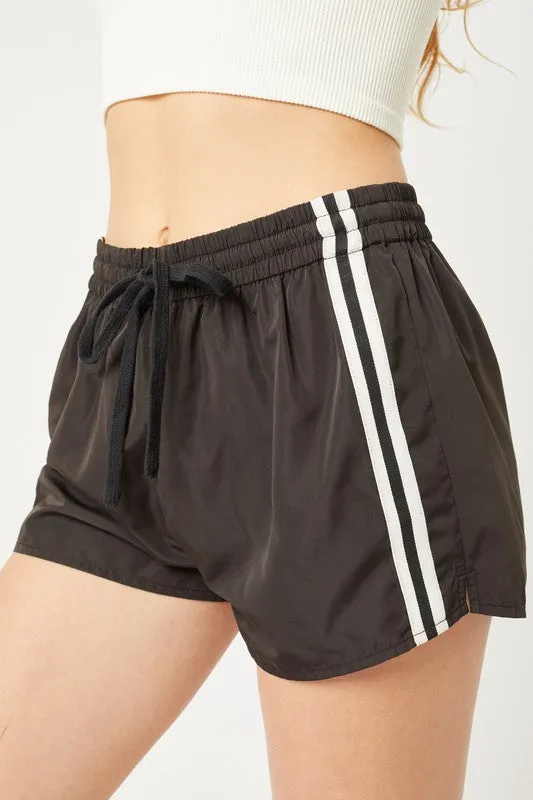 Love Tree Single Striped Trim Windbreaker Shorts