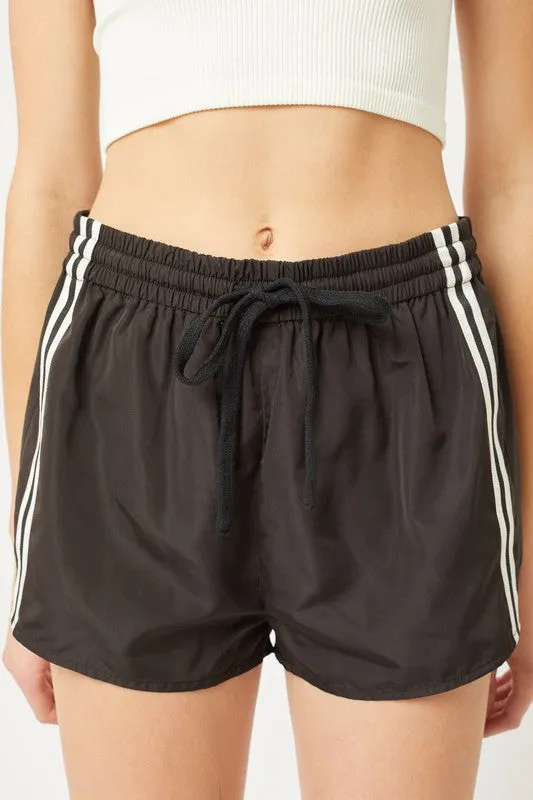 Love Tree Single Striped Trim Windbreaker Shorts