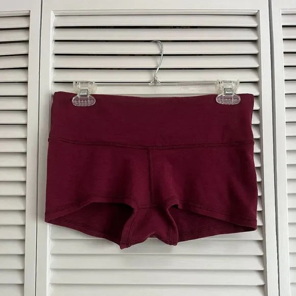 Lululemon Boogie Short raspberry size 8 rare