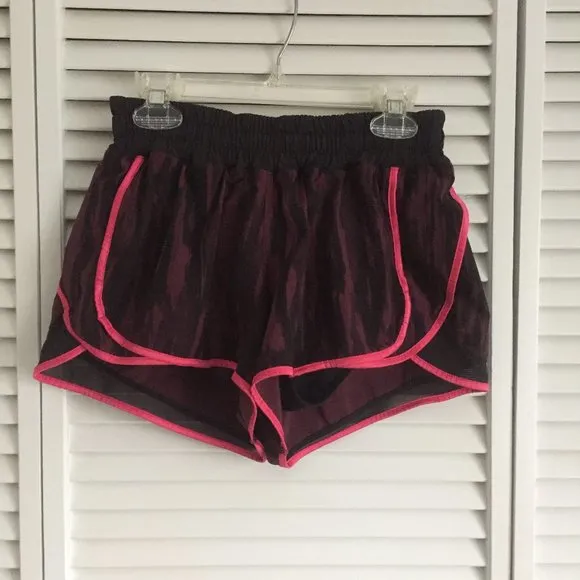 Lululemon Super Squad Short pink, purple &amp; black size 4 rare