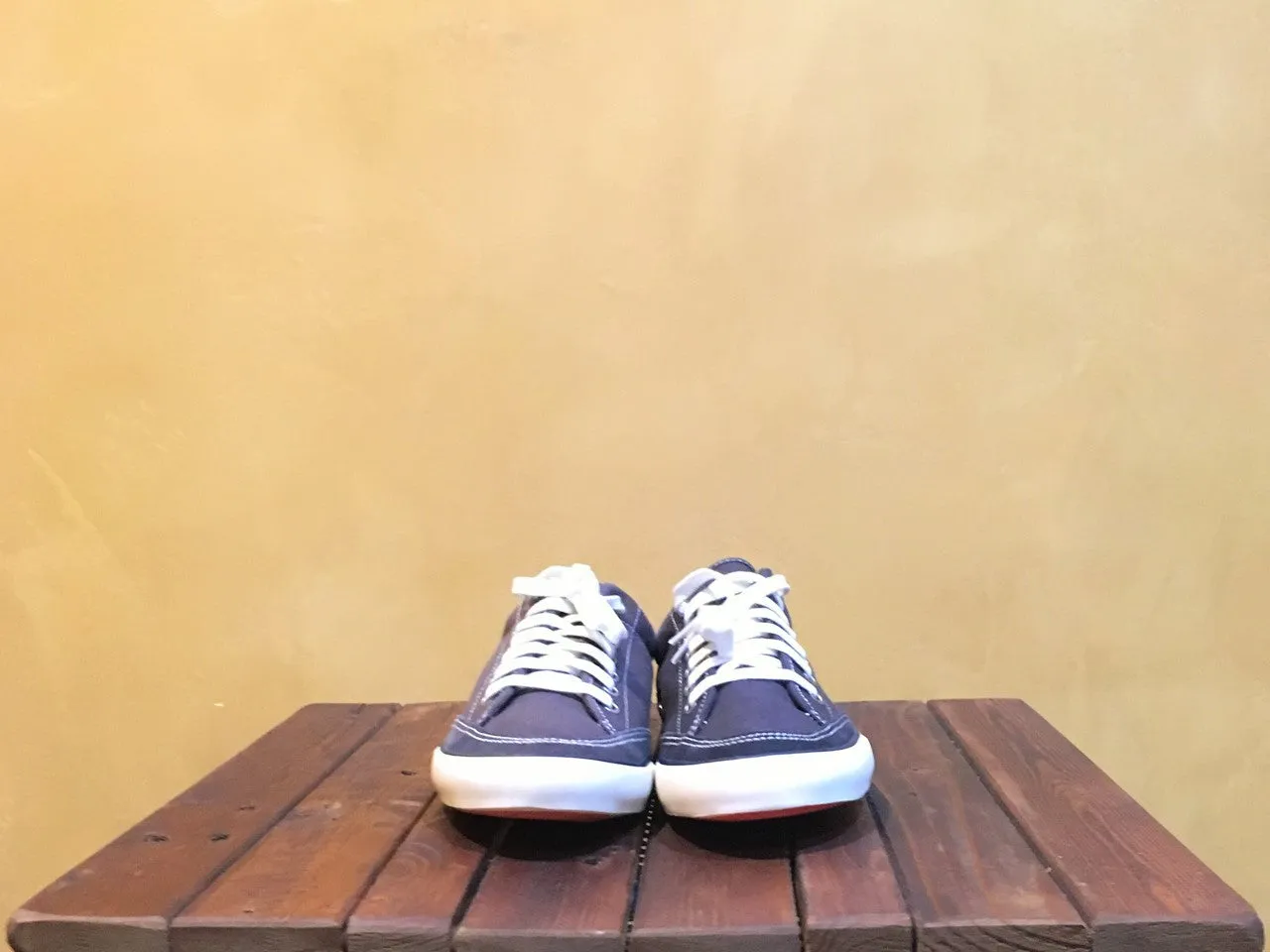M0565NAV090A14 05/65 Seavees Westwood Tennis Shoe Standard Canvas Specs Navy