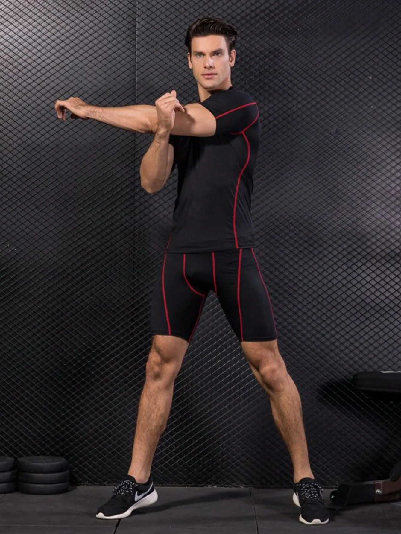 Men Contrast Topstitching Sports Tee With Shorts
