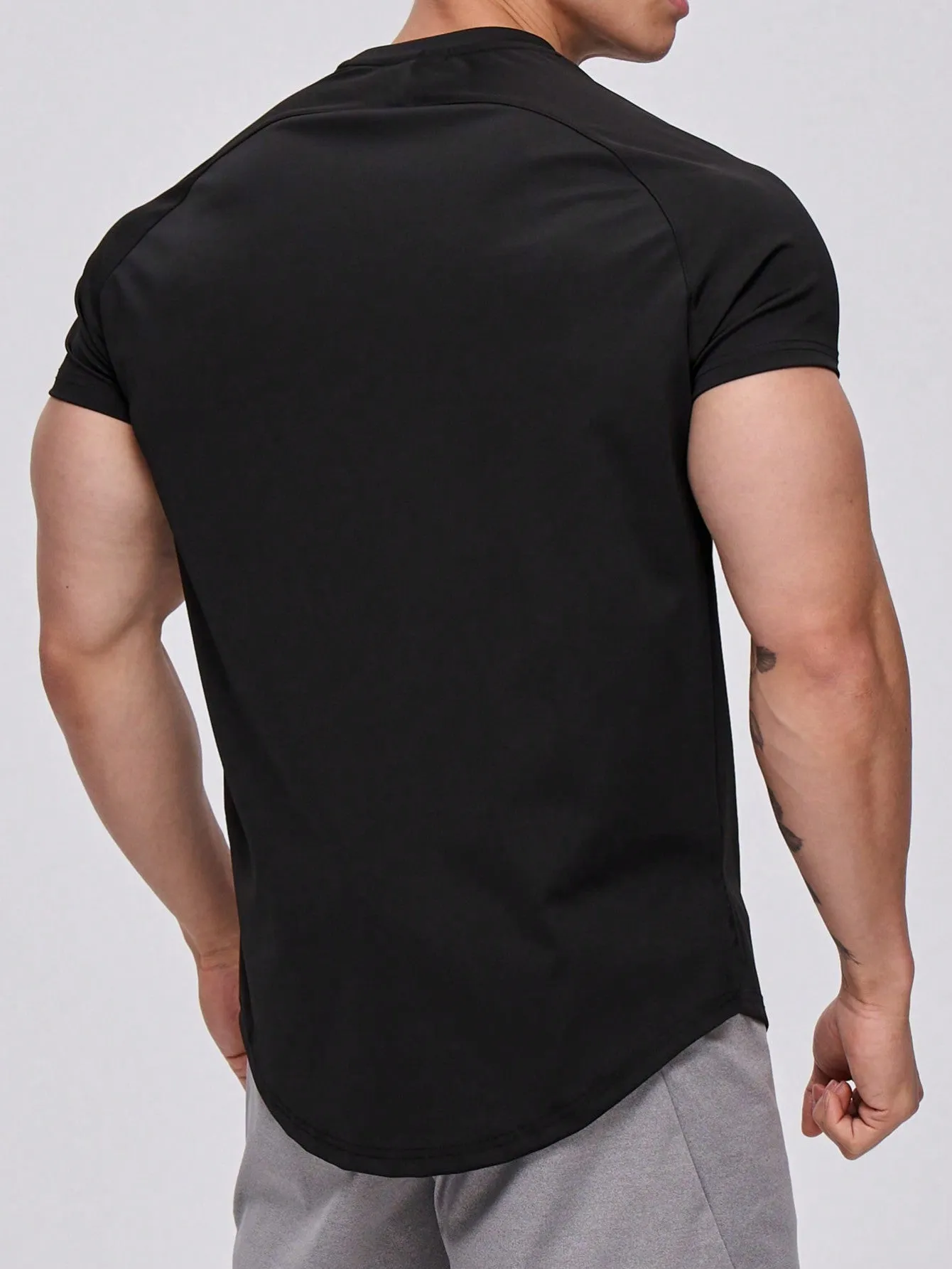 Men Flag & Letter Graphic Raglan Sleeve Sports Tee