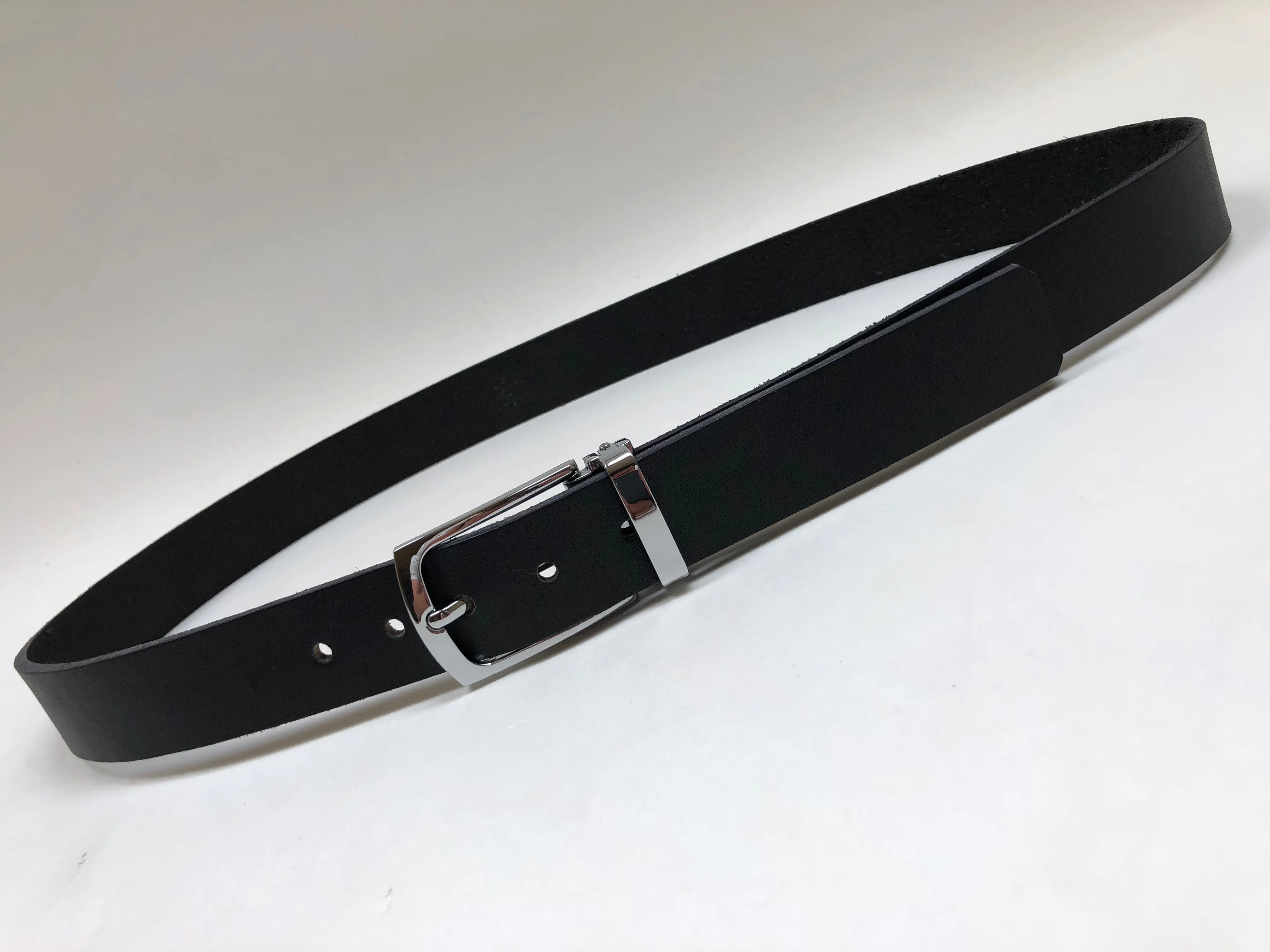 Men's Black Leather Belt with Silver Tone Buckle 34Z1
