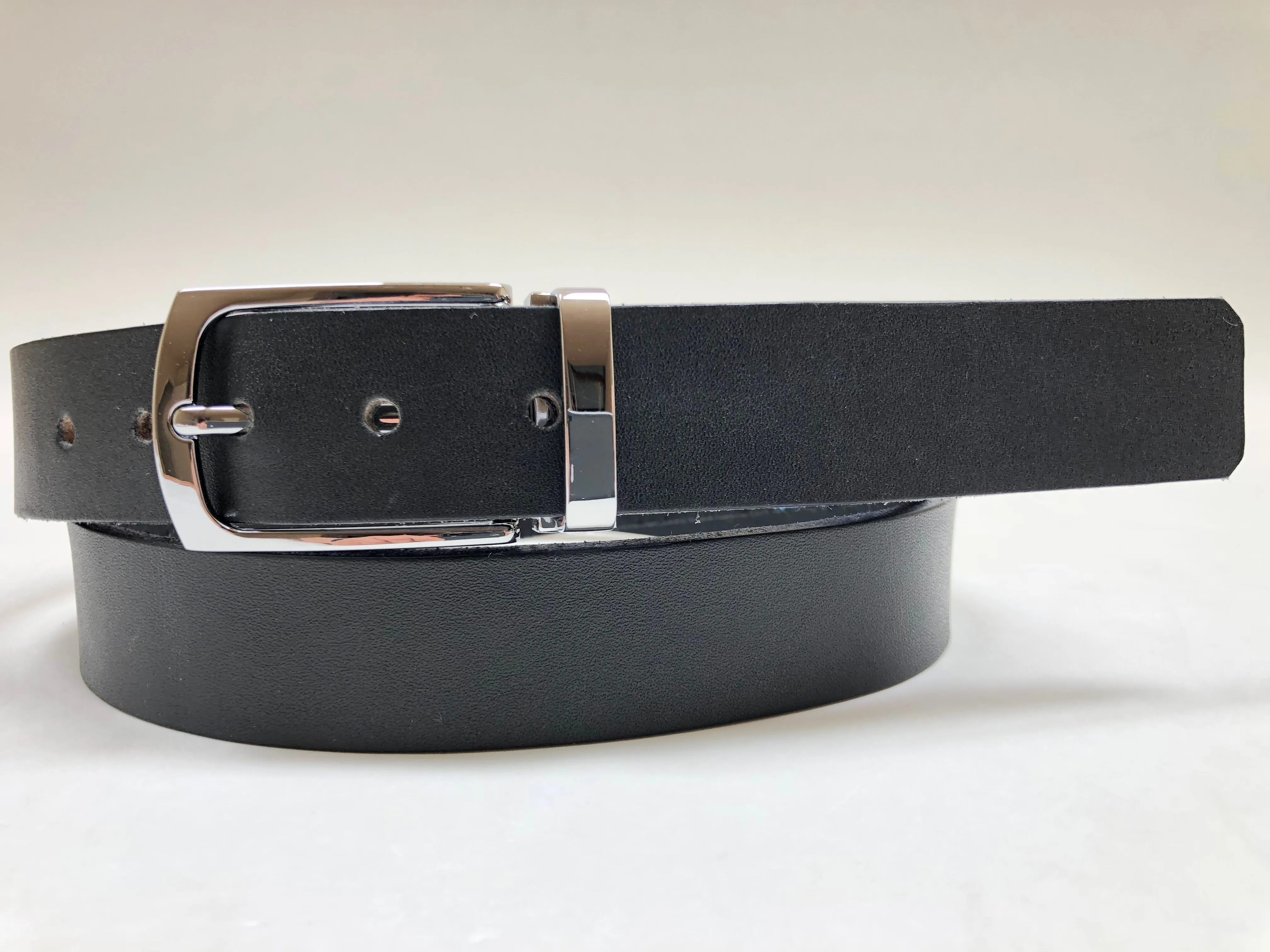 Men's Black Leather Belt with Silver Tone Buckle 34Z1