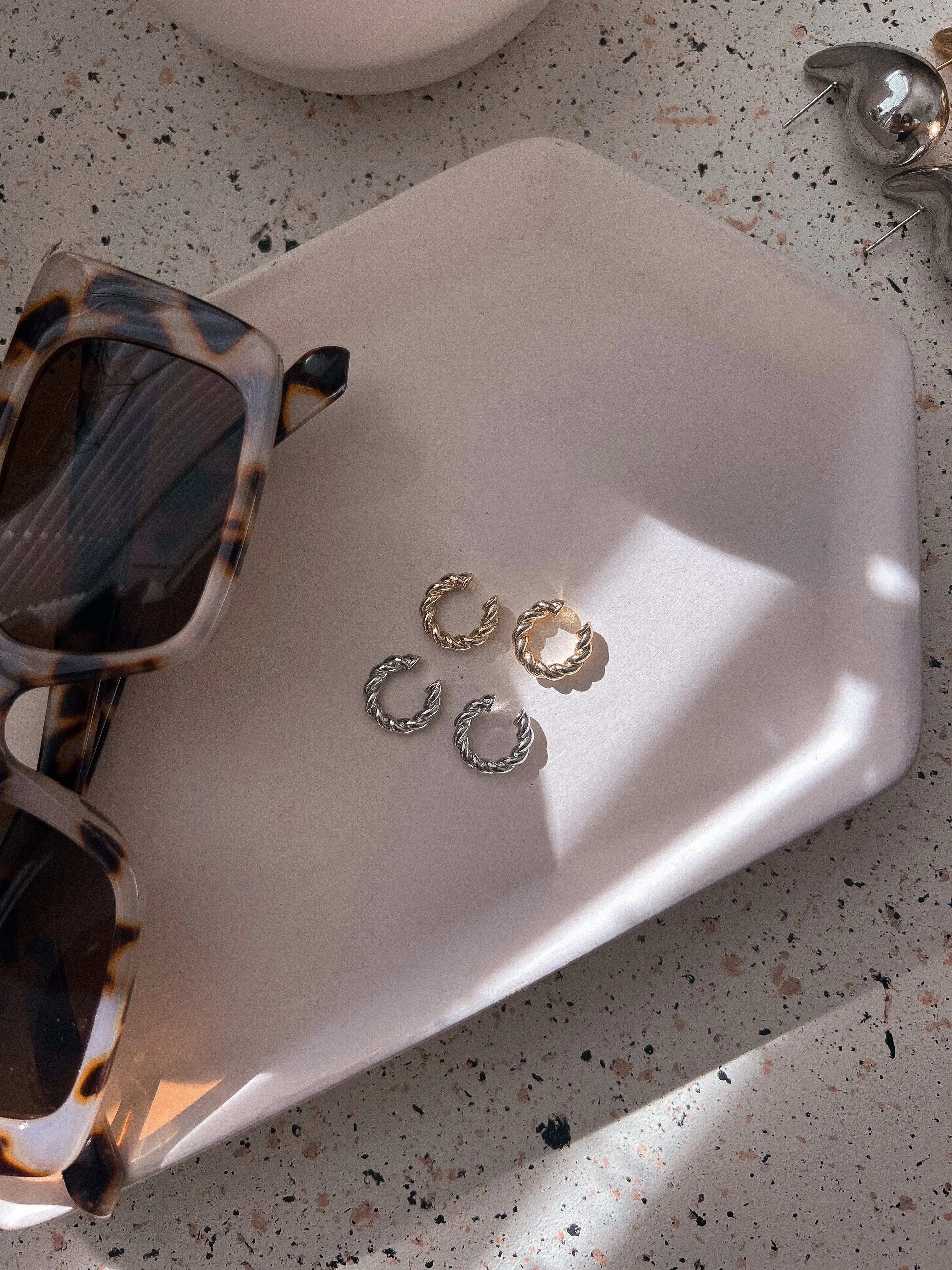 Mila ear cuffs *2 COLORS*