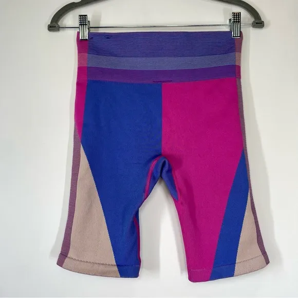 Nike Dri Fit Seamless Icon Clash Training Shorts. Size M