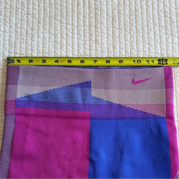 Nike Dri Fit Seamless Icon Clash Training Shorts. Size M