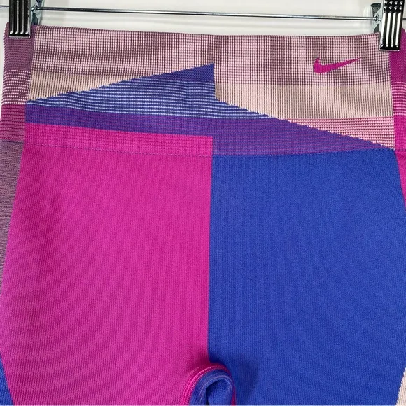 Nike Dri Fit Seamless Icon Clash Training Shorts. Size M