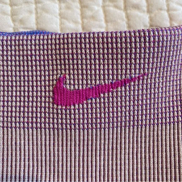 Nike Dri Fit Seamless Icon Clash Training Shorts. Size M