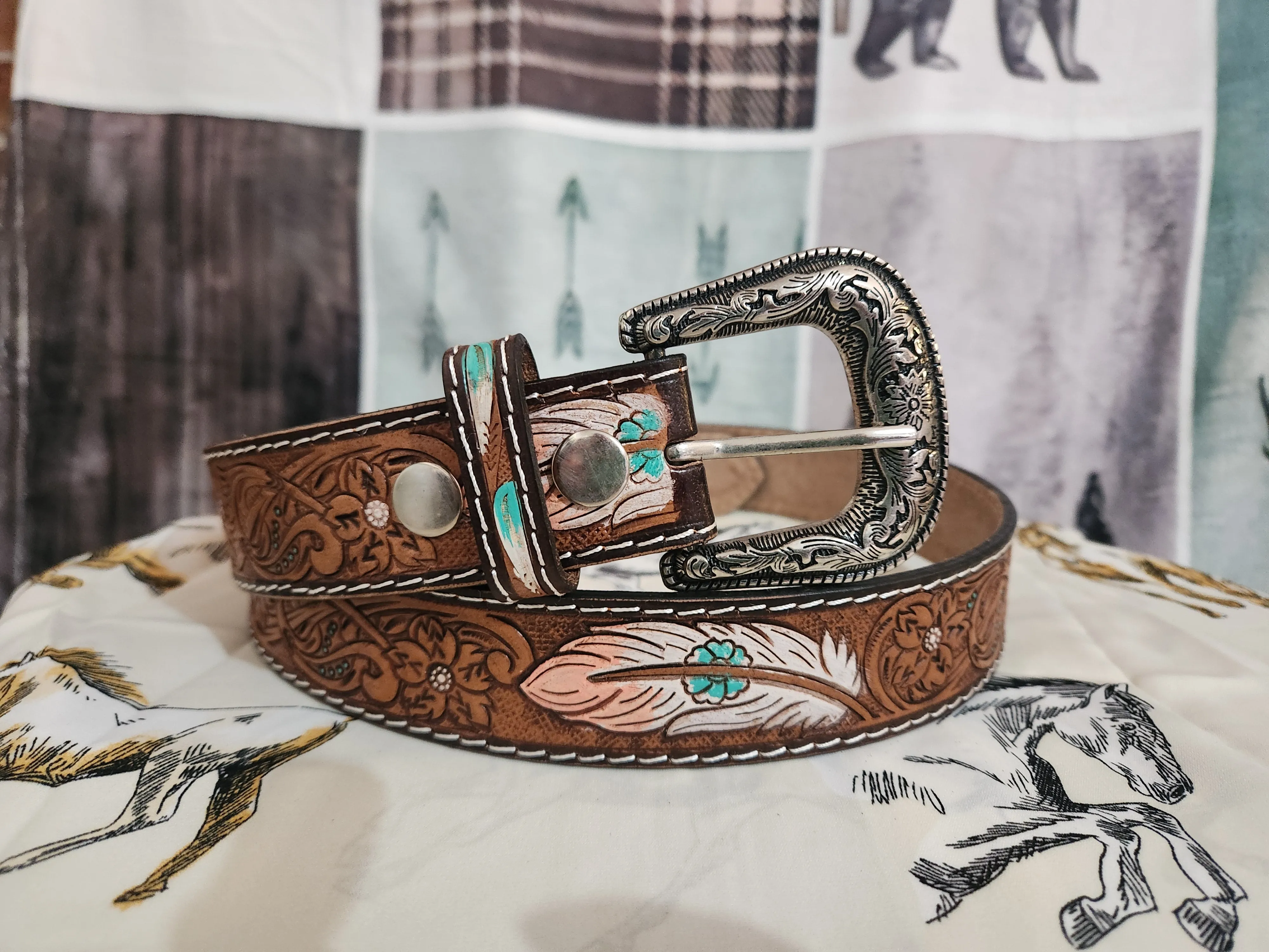 Pink feather leather belt