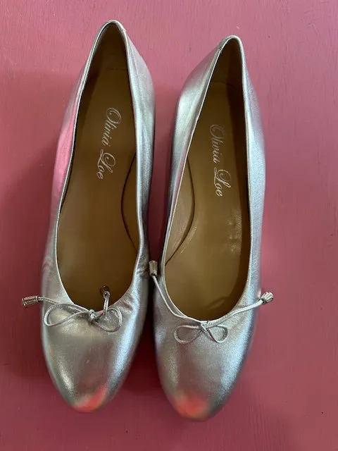 Pre-Loved Olivia Loe Silver Ballets Size 44