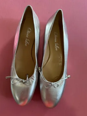 Pre-Loved Olivia Loe Silver Ballets Size 44