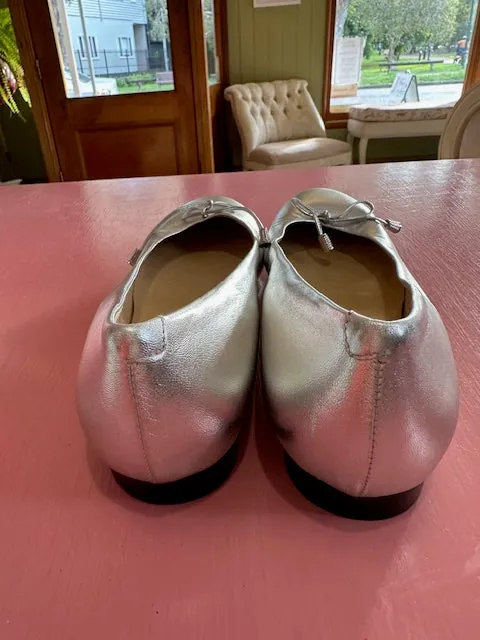 Pre-Loved Olivia Loe Silver Ballets Size 44