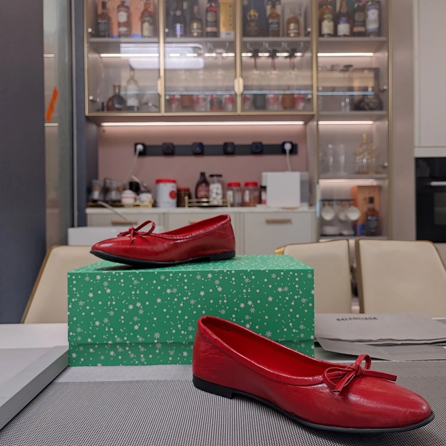 RHINESTONE BALLET FLATS WITH BOW IN RED WAX-OIL SHEEPSKIN