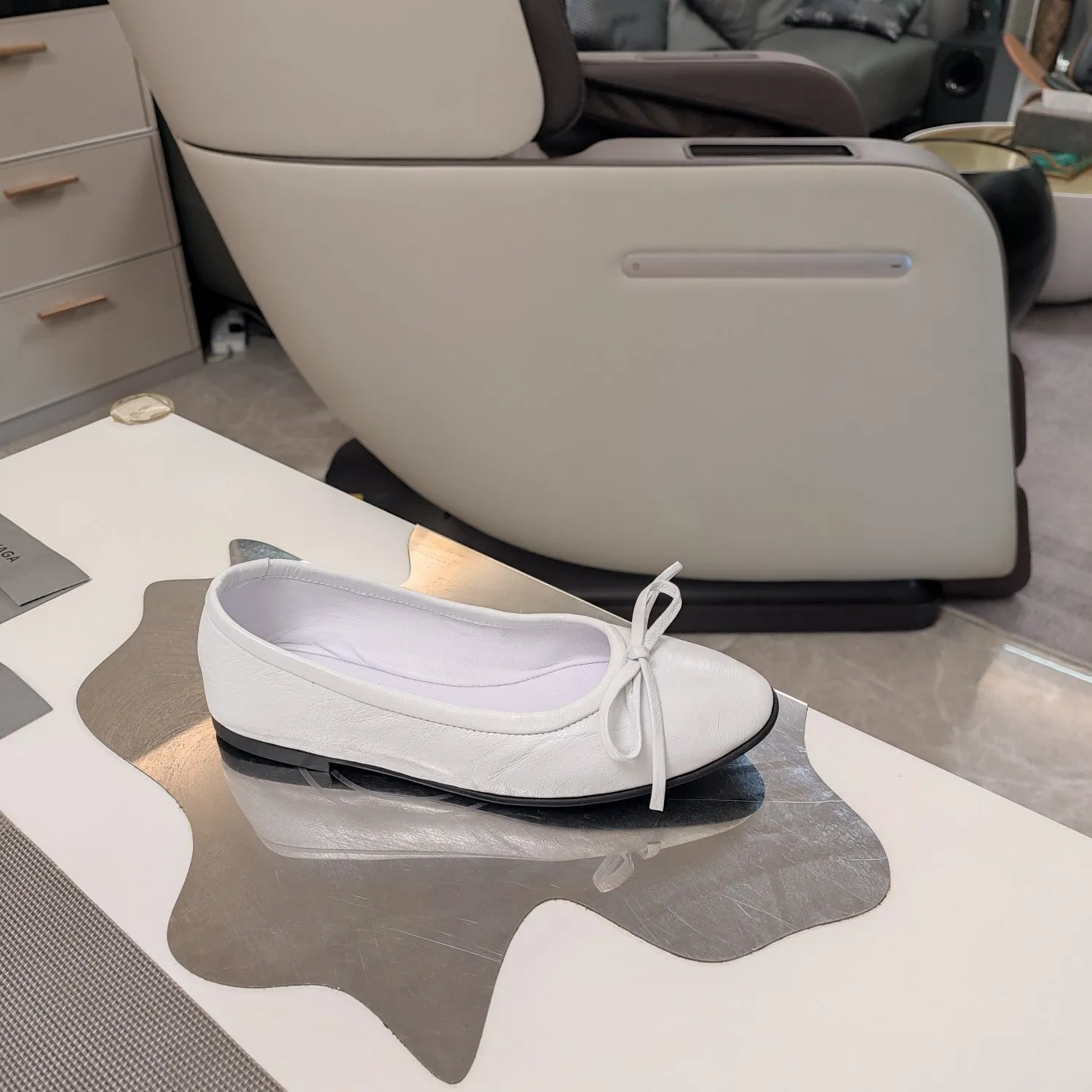 RHINESTONE BALLET FLATS WITH BOW IN WHITE WAX-OIL SHEEPSKIN
