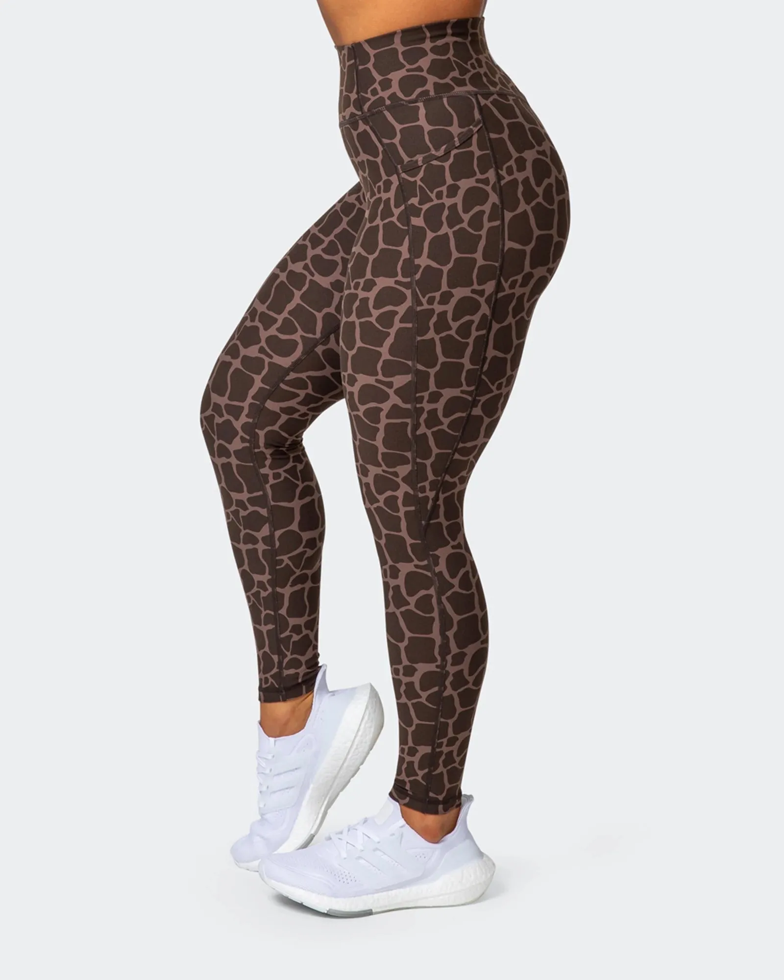 SIGNATURE POCKET ANKLE LENGTH LEGGINGS Tonal Giraffe Print